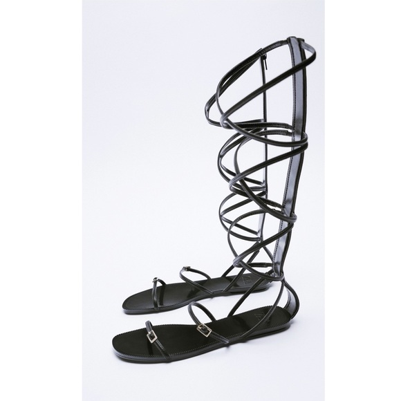 ✨SALE✨Zara flat strappy sandals ✨SALE✨